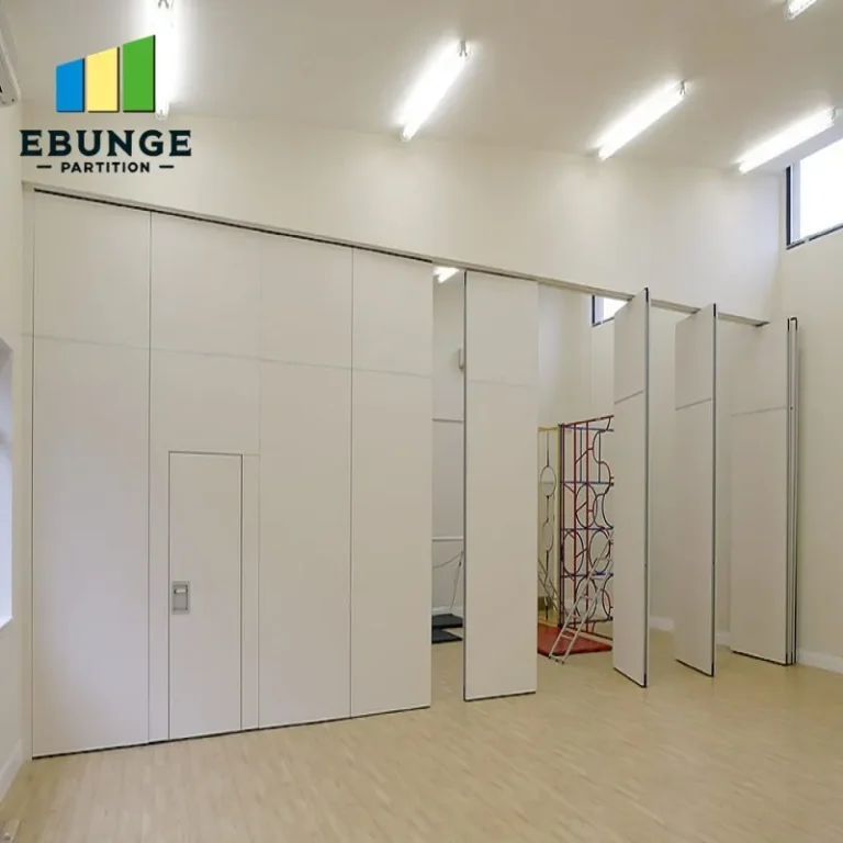 Acoustic folding partition wall in a recording studio