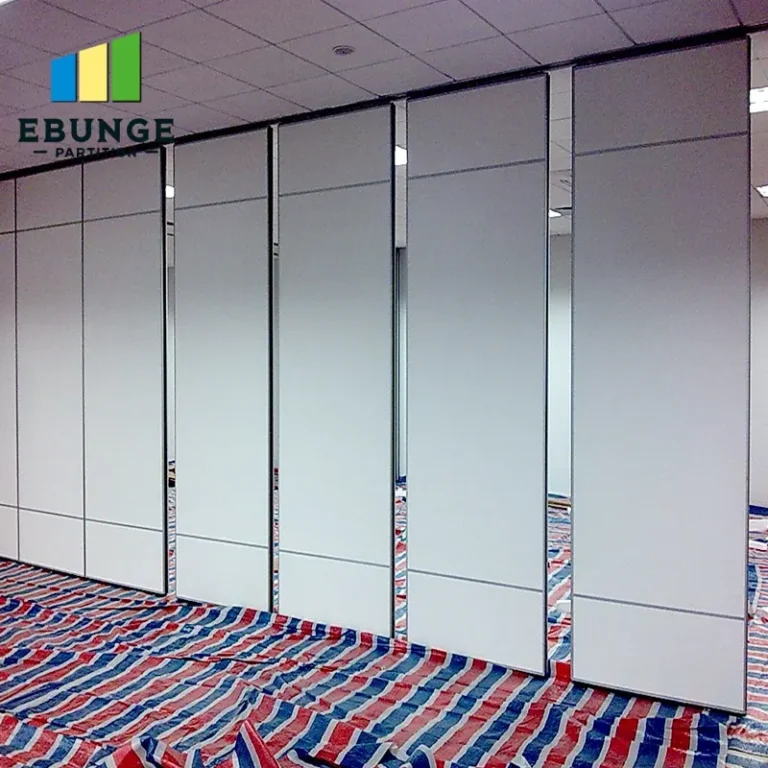 Movable walls in a government multipurpose room with acoustic partitions