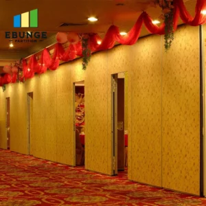 folding partitions for schools dividing a large hall