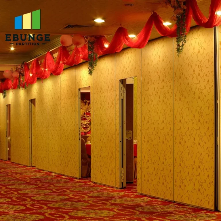 folding partitions for schools dividing a large hall