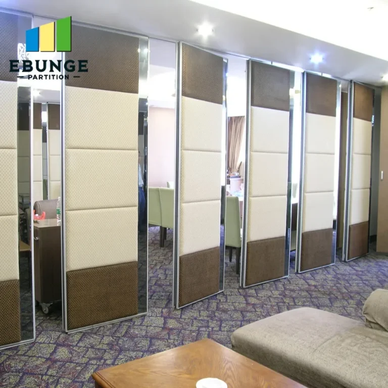 sliding partitions for rooms in an exhibition hall