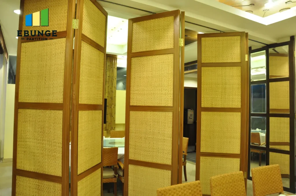 acoustic operable walls in a training center with flexible space division