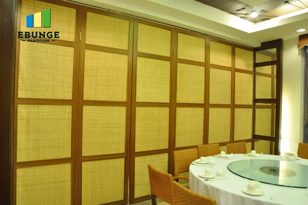 operable wall system in a hospital consultation room with acoustic movable partition