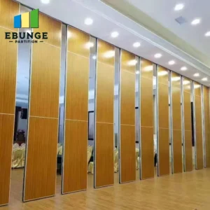 movable partition wall in a school hall with acoustic panels and flexible layout
