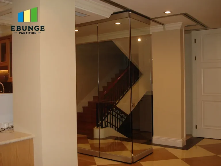 diagram showing top hung partition without floor rail