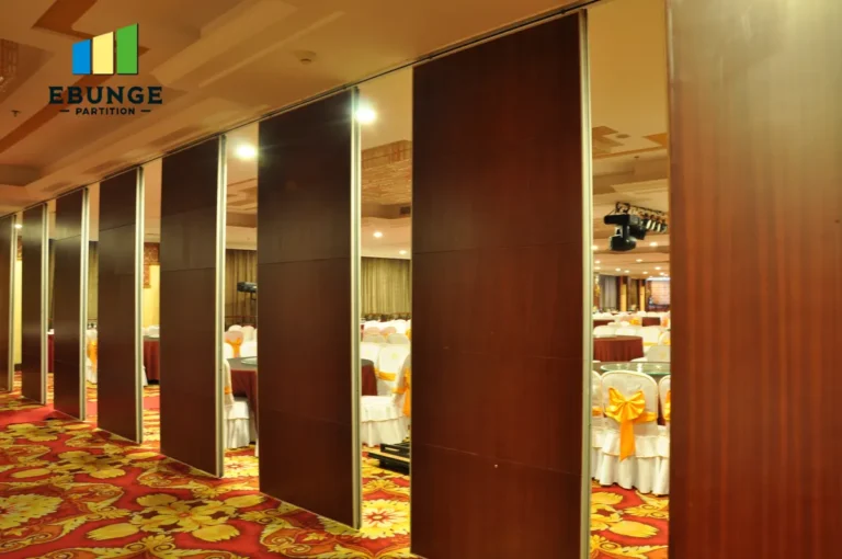 folding movable partition in a restaurant private room