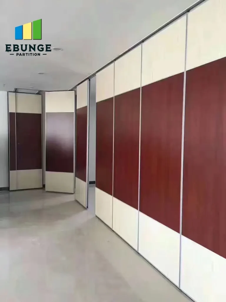 of a folding partition wall in a restaurant private room