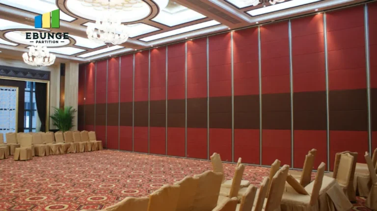 movable partition ceiling support in a hospital consultation room