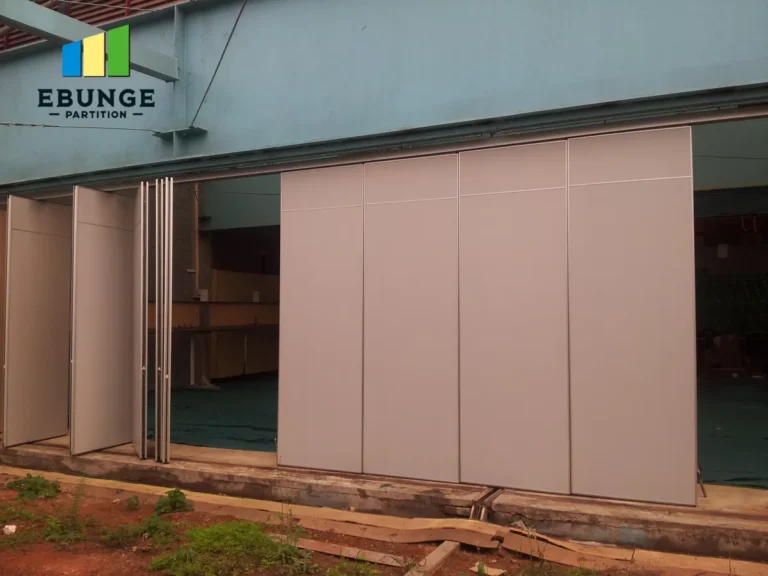stc rating movable partition in a community center with acoustic panels