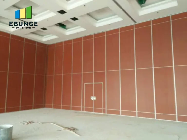 modern office movable partition design in a meeting room