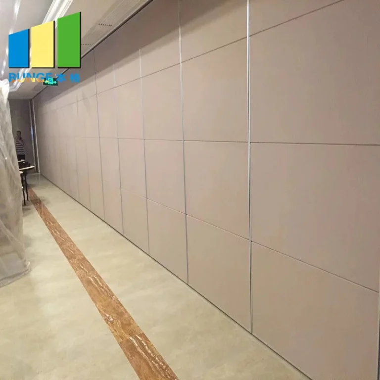 Closed light-finish movable partition wall along an interior corridor