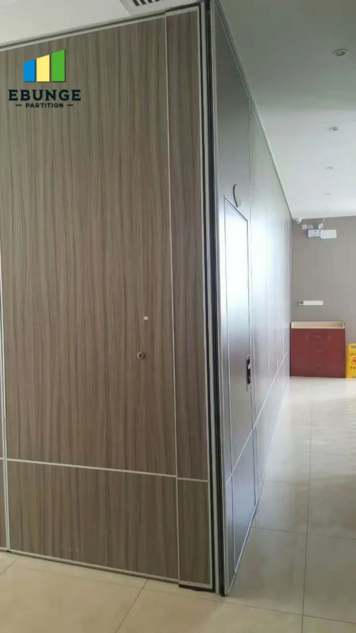 Movable partition end panel and adjacent corridor wall