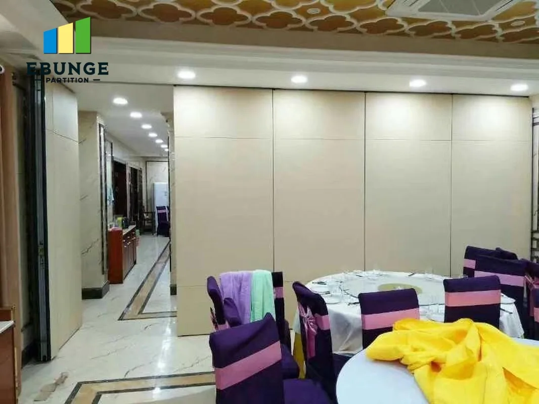 Movable partition panels beside tables in a furnished room
